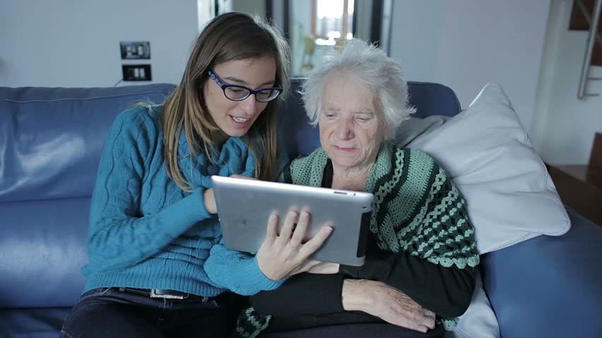 Conheça o primeiro tablet para idosos do Brasil - Canaltech