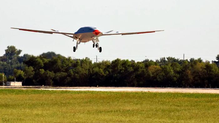 Boeing testa drone que servirá como “posto de gasolina aéreo”