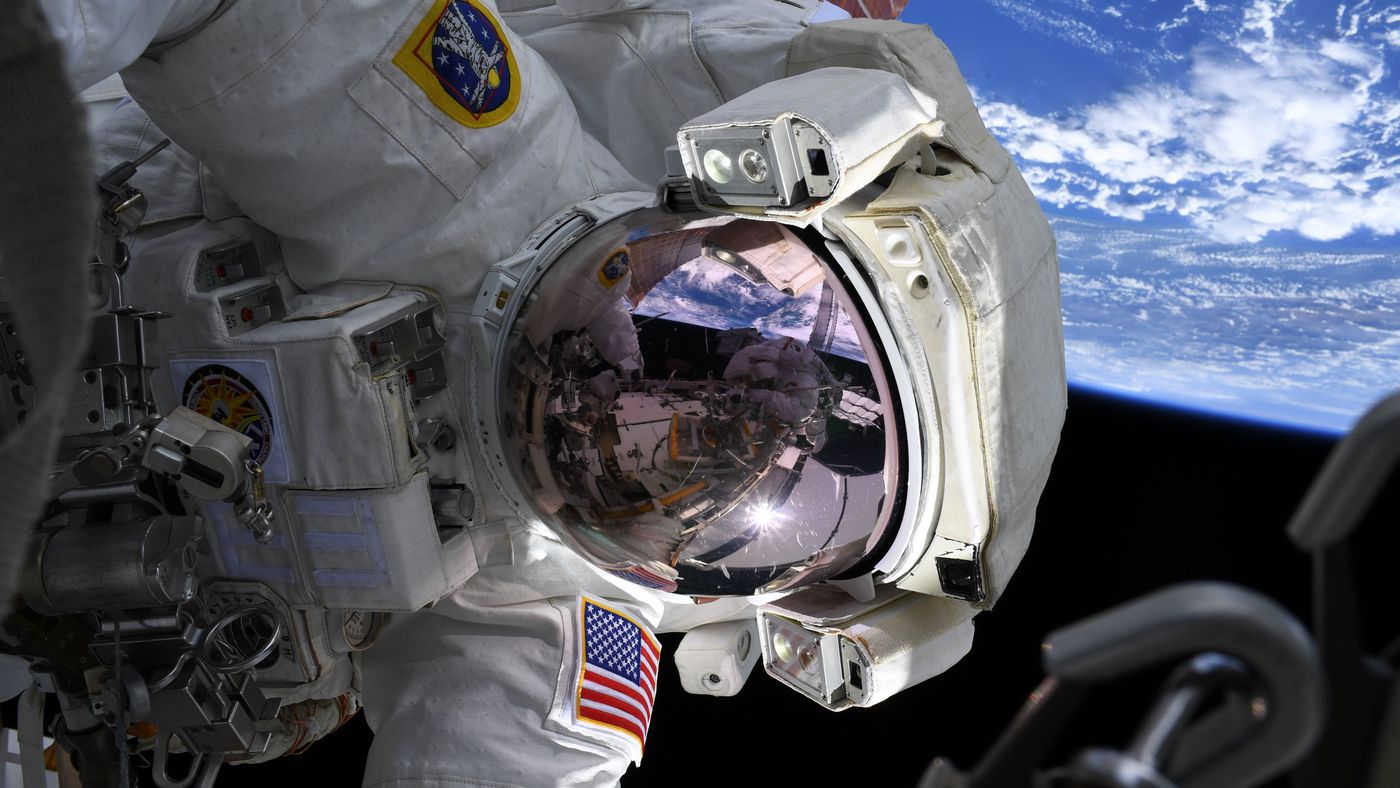 Resultado de imagem para banheiro dos astronautas