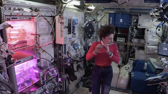 Tema de Star Wars é tocado com um flautim na Estação Espacial Internacional