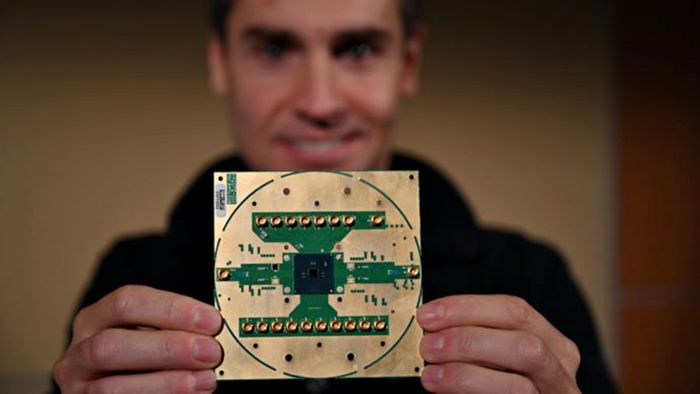 Intel anuncia chip de gerenciamento para eliminar fios em computadores quânticos
